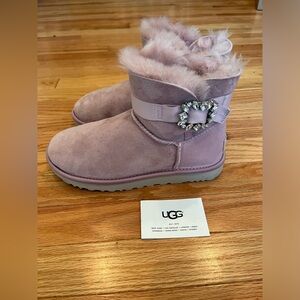 UGG Mini Side Brooch Pink, Size 7 VERY GOOD CONDITION